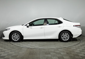 Подержанный автомобиль Toyota Camry Sedan 2018 года (8 фото)