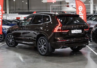Подержанный автомобиль Volvo XC60 2019 года (10 фото)