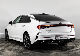 Подержанный автомобиль Kia K5 2020 года (11 фото)