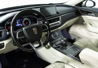 Подержанный автомобиль Hongqi H5 2022 года (11 фото)