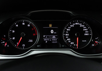 Подержанный автомобиль Audi A4 Sedan 2015 года (12 фото)