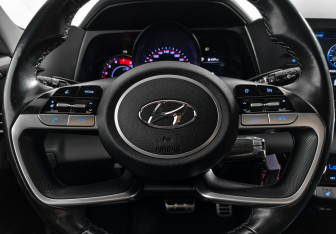 Подержанный автомобиль Hyundai Elantra Sedan 2021 года (16 фото)