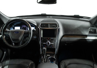 Подержанный автомобиль Ford Explorer 2018 года (13 фото)