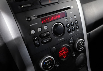 Подержанный автомобиль Suzuki Grand Vitara 2011 года (21 фото)