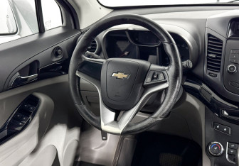Подержанный автомобиль Chevrolet Orlando 2012 года (16 фото)
