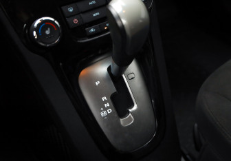 Подержанный автомобиль Chevrolet Orlando 2014 года (17 фото)