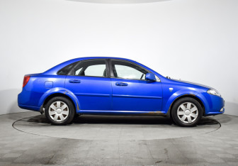 Подержанный автомобиль Daewoo Gentra Sedan 2014 года (4 фото)