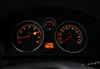 Подержанный автомобиль Opel Astra Sedan 2008 года (16 фото)