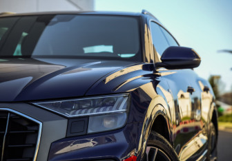 Подержанный автомобиль Audi Q8 2019 года (2 фото)