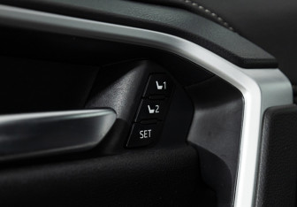 Подержанный автомобиль Toyota RAV4 2021 года (16 фото)