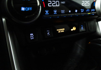 Подержанный автомобиль Toyota RAV4 2020 года (17 фото)