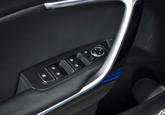 Подержанный автомобиль Kia Ceed Hatchback 2019 года (10 фото)