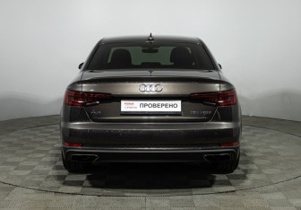 Подержанный автомобиль Audi A4 Sedan 2018 года (6 фото)
