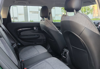 Подержанный автомобиль MINI Clubman Wagon 2021 года (26 фото)
