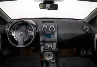 Подержанный автомобиль Nissan Qashqai 2011 года (10 фото)