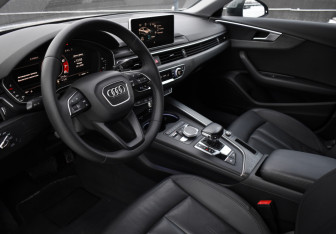 Подержанный автомобиль Audi A4 Sedan 2018 года (13 фото)