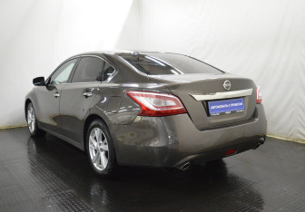 Подержанный автомобиль Nissan Teana 2014 года (7 фото)