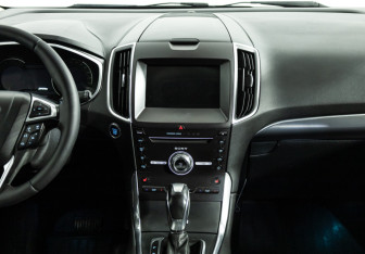 Подержанный автомобиль Ford S-MAX 2018 года (14 фото)