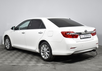 Подержанный автомобиль Toyota Camry Sedan 2014 года (7 фото)