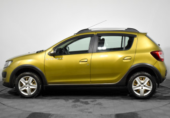 Подержанный автомобиль Renault Sandero 2016 года (8 фото)