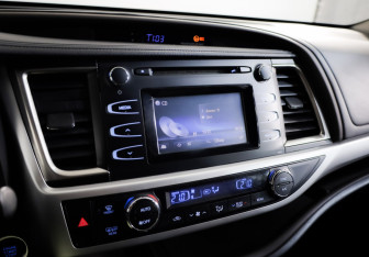 Подержанный автомобиль Toyota Highlander 2015 года (17 фото)