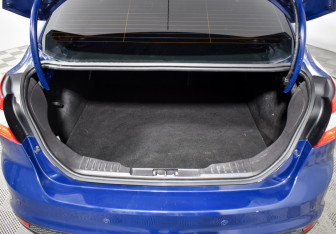 Подержанный автомобиль Ford Focus Sedan 2013 года (18 фото)