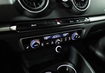 Подержанный автомобиль Audi A3 Sedan 2018 года (17 фото)