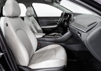 Подержанный автомобиль Hyundai Sonata 2021 года (20 фото)