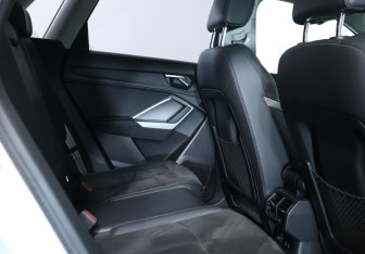 Подержанный автомобиль Audi Q3 2020 года (22 фото)