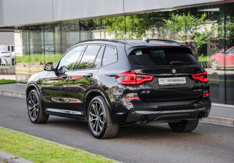 Подержанный автомобиль BMW X3 2018 года (8 фото)