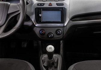 Подержанный автомобиль Chevrolet Cobalt Sedan 2013 года (12 фото)