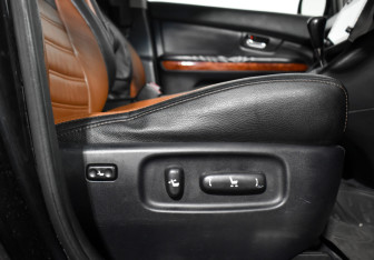 Подержанный автомобиль Toyota Harrier 2003 года (11 фото)