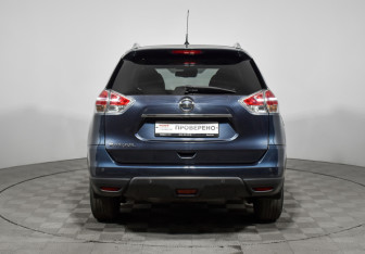 Подержанный автомобиль Nissan X-Trail 2015 года (6 фото)