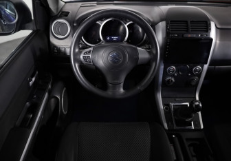 Подержанный автомобиль Suzuki Grand Vitara 2010 года (11 фото)