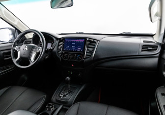Подержанный автомобиль Mitsubishi L200 2022 года (10 фото)