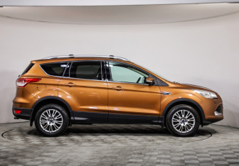 Подержанный автомобиль Ford Kuga 2015 года (4 фото)