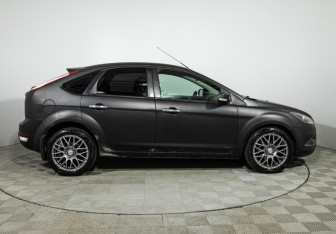 Подержанный автомобиль Ford Focus Hatchback 2009 года (4 фото)