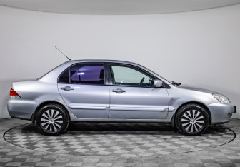 Подержанный автомобиль Mitsubishi Lancer Sedan 2006 года (4 фото)