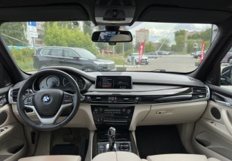 Подержанный автомобиль BMW X5 2013 года (11 фото)