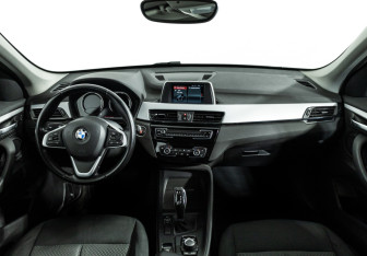Подержанный автомобиль BMW X1 2019 года (13 фото)