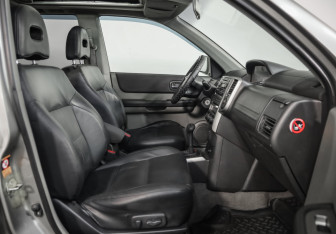 Подержанный автомобиль Nissan X-Trail 2006 года (19 фото)