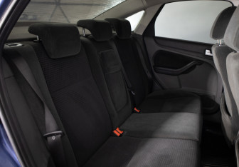Подержанный автомобиль Ford Focus Sedan 2007 года (14 фото)