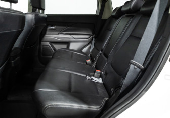Подержанный автомобиль Mitsubishi Outlander 2012 года (10 фото)