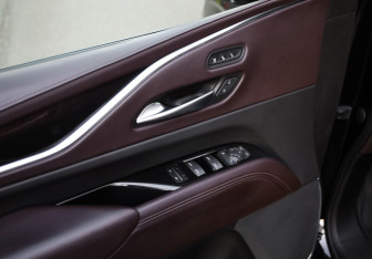 Подержанный автомобиль Cadillac Escalade Suv 2021 года (27 фото)