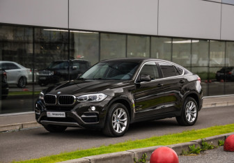 Подержанный автомобиль BMW X6 2015 года (3 фото)