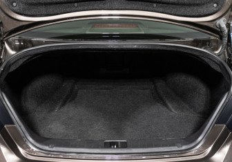 Подержанный автомобиль Infiniti Q70 2016 года (15 фото)