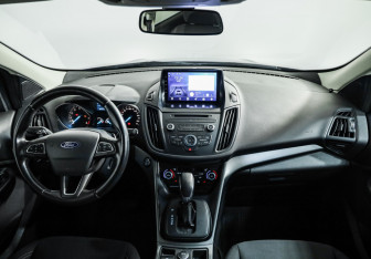 Подержанный автомобиль Ford Kuga 2017 года (10 фото)