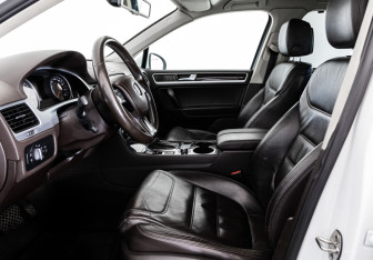 Подержанный автомобиль Volkswagen Touareg 2012 года (19 фото)