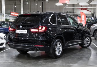 Подержанный автомобиль BMW X5 2015 года (7 фото)