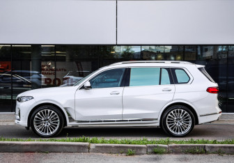 Подержанный автомобиль BMW X7 2021 года (9 фото)